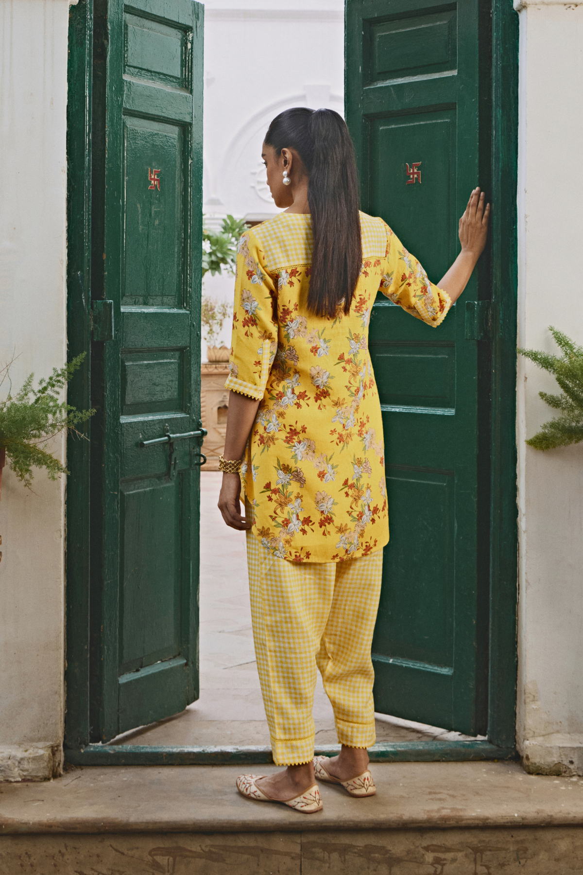 The Vida Kurti - Yell With Us