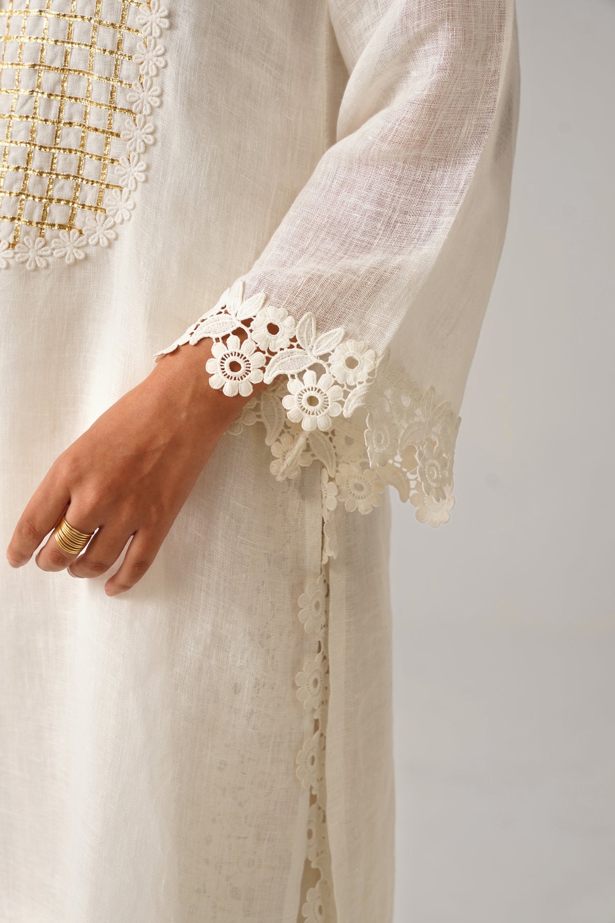 The Inayat Off White Gauze Linen Kurti