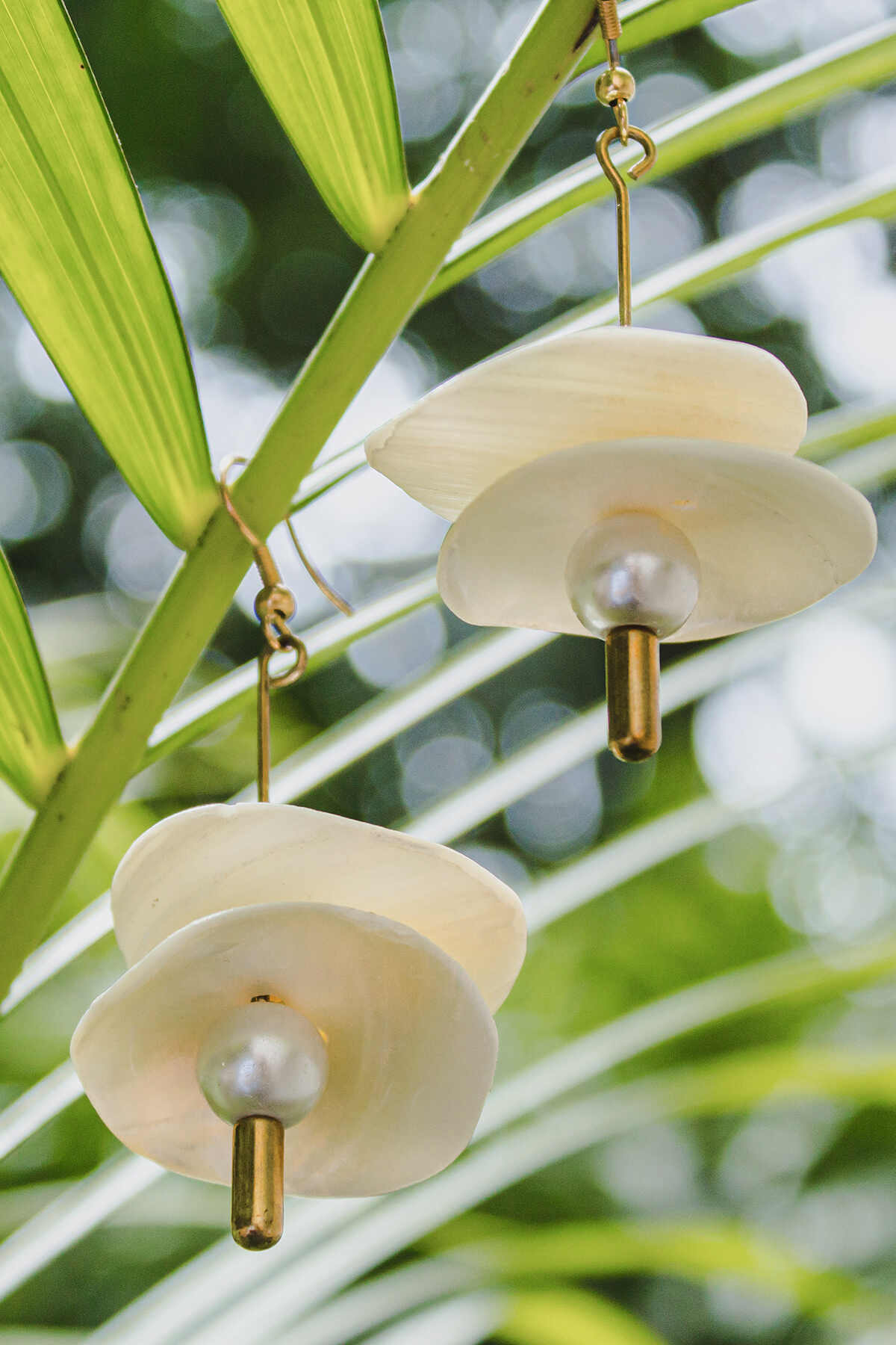 Daria Pearl & Shell Earrings - Yell with Us