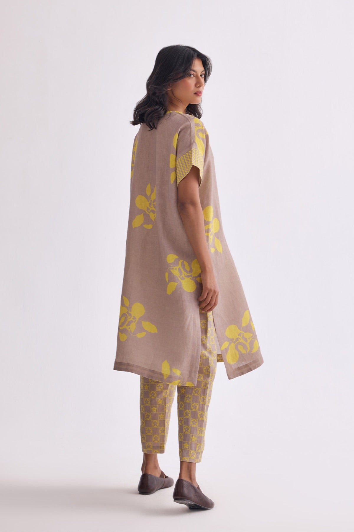The Amaltas Linen Kurta Set - Pine glow