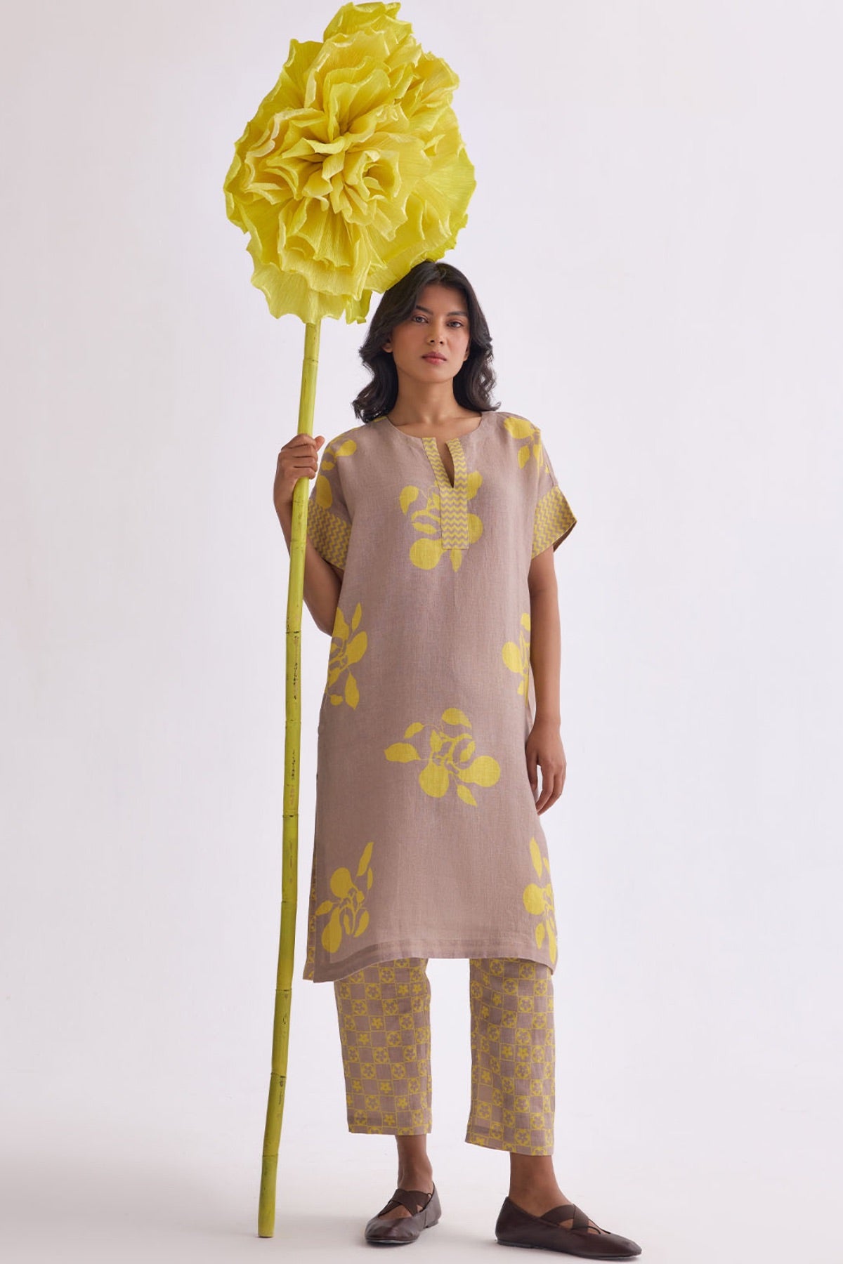 The Amaltas Linen Kurta Set - Pine glow