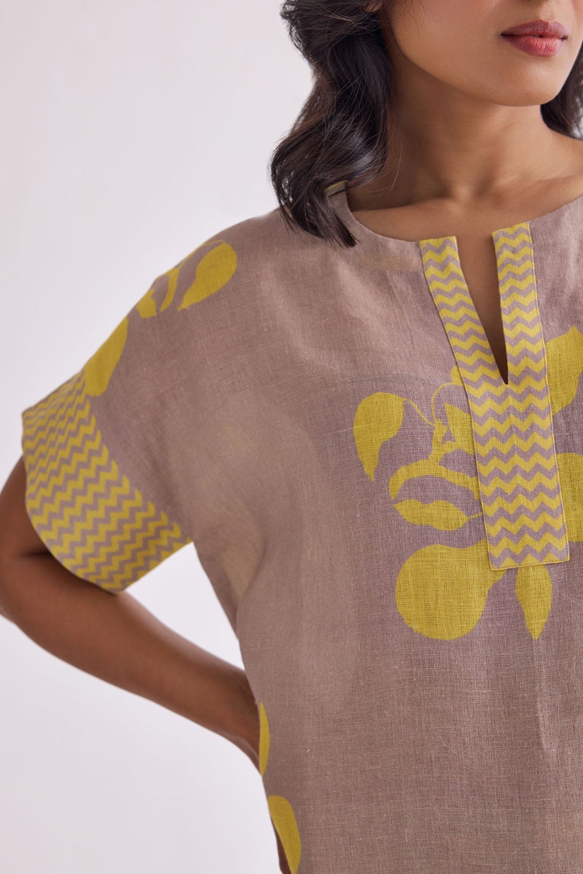 The Amaltas Linen Kurta Set - Pine glow