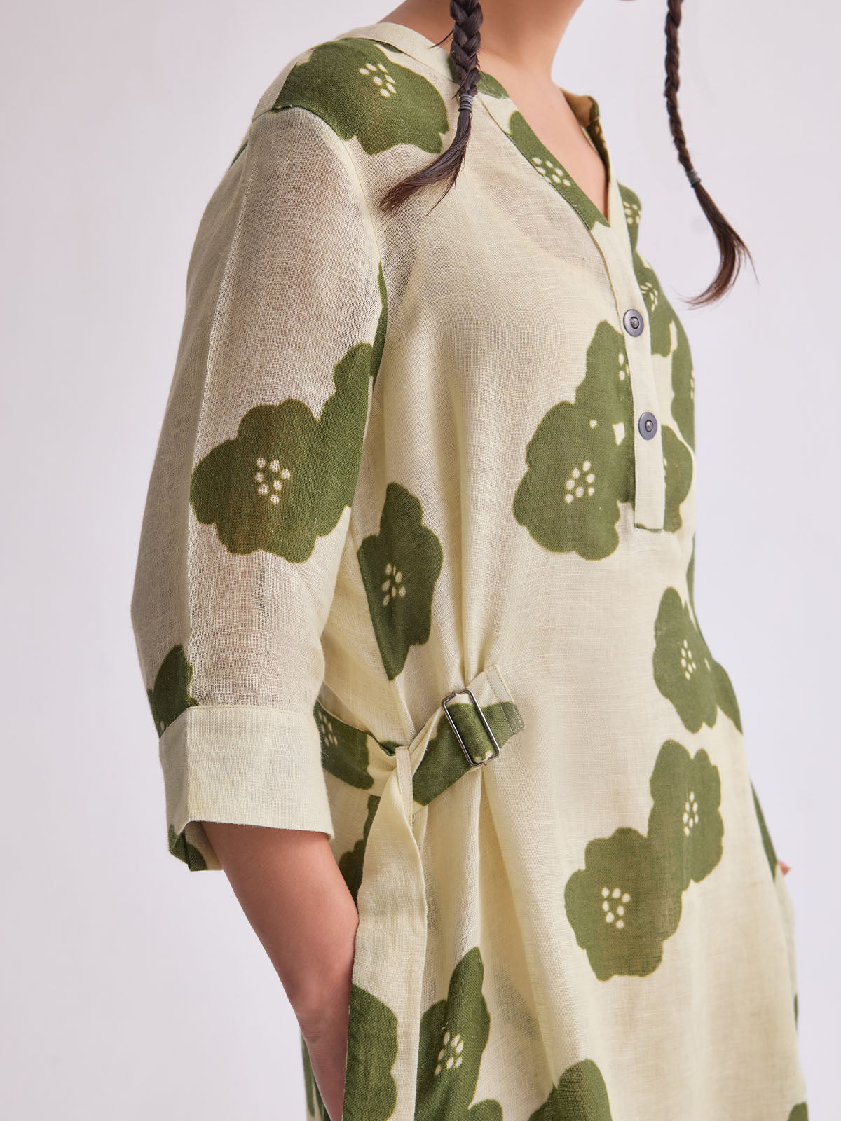 The Khuskhus Linen Dress - Green Poppy