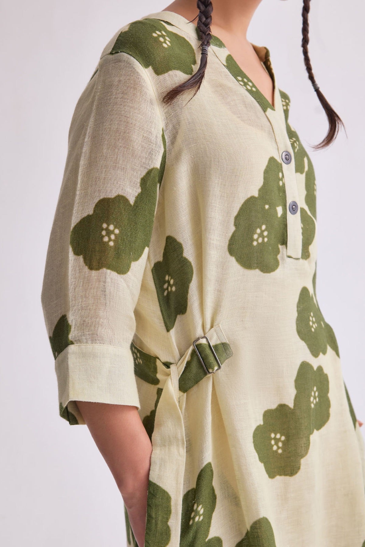 The Khuskhus Linen Dress - Green Poppy
