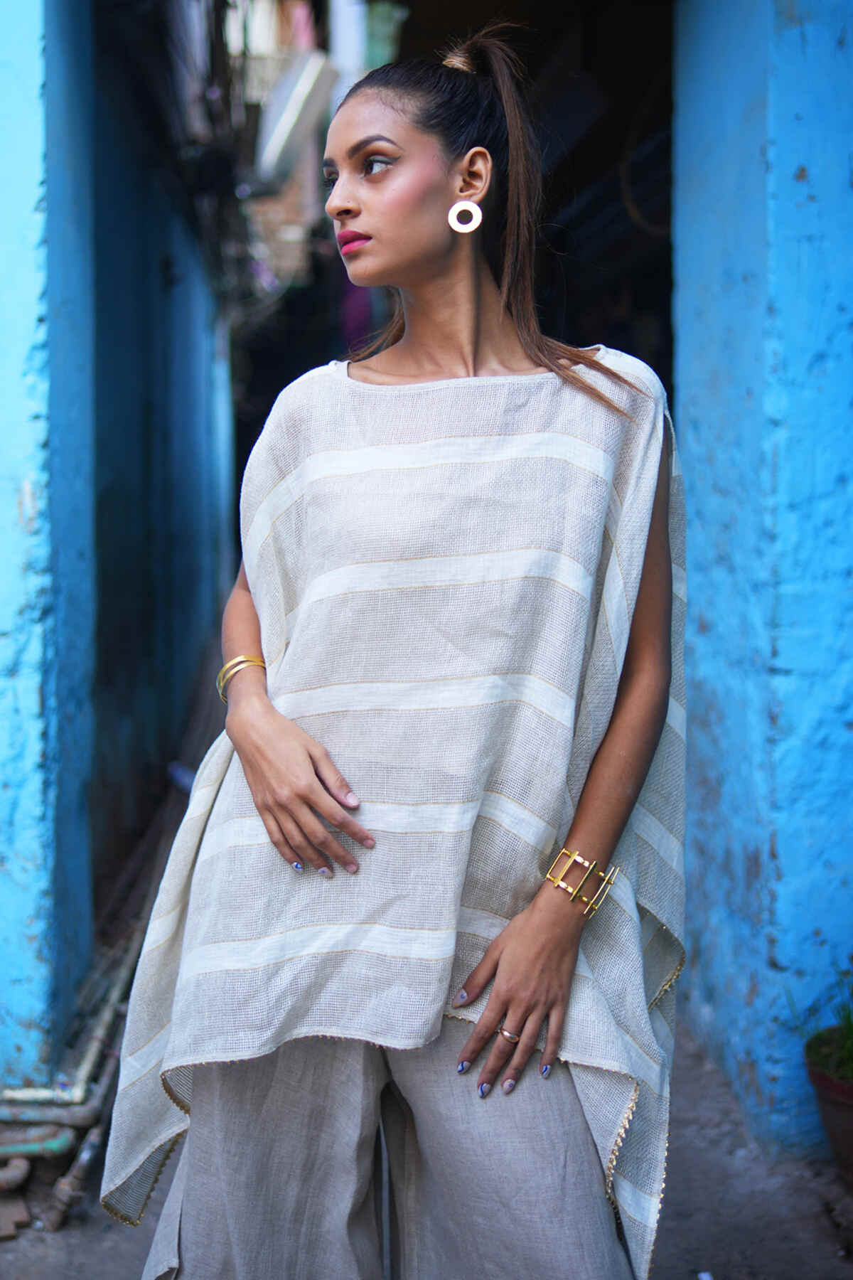 The Alize Cape - Yell With Us