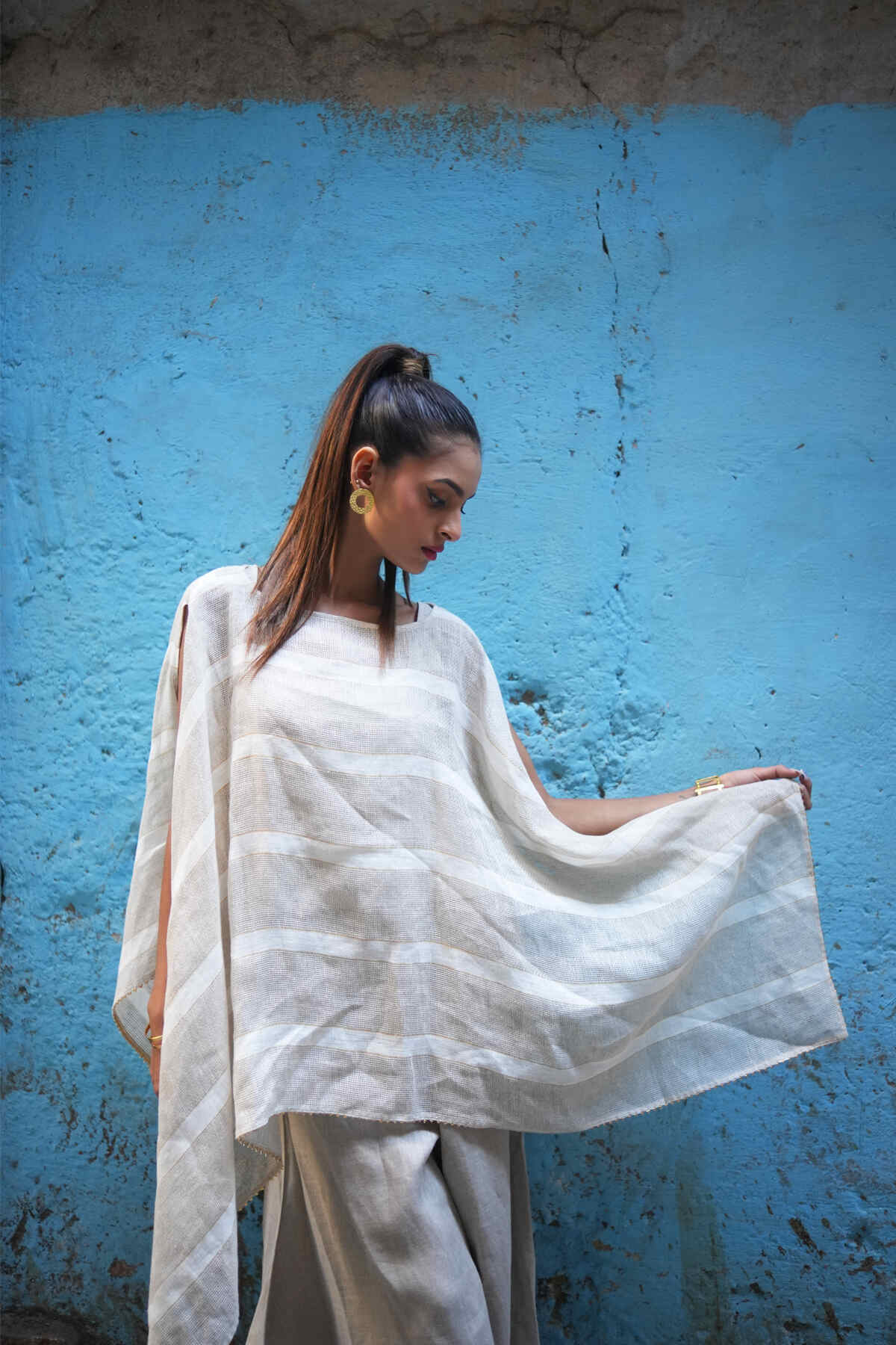 The Alize Cape - Yell With Us