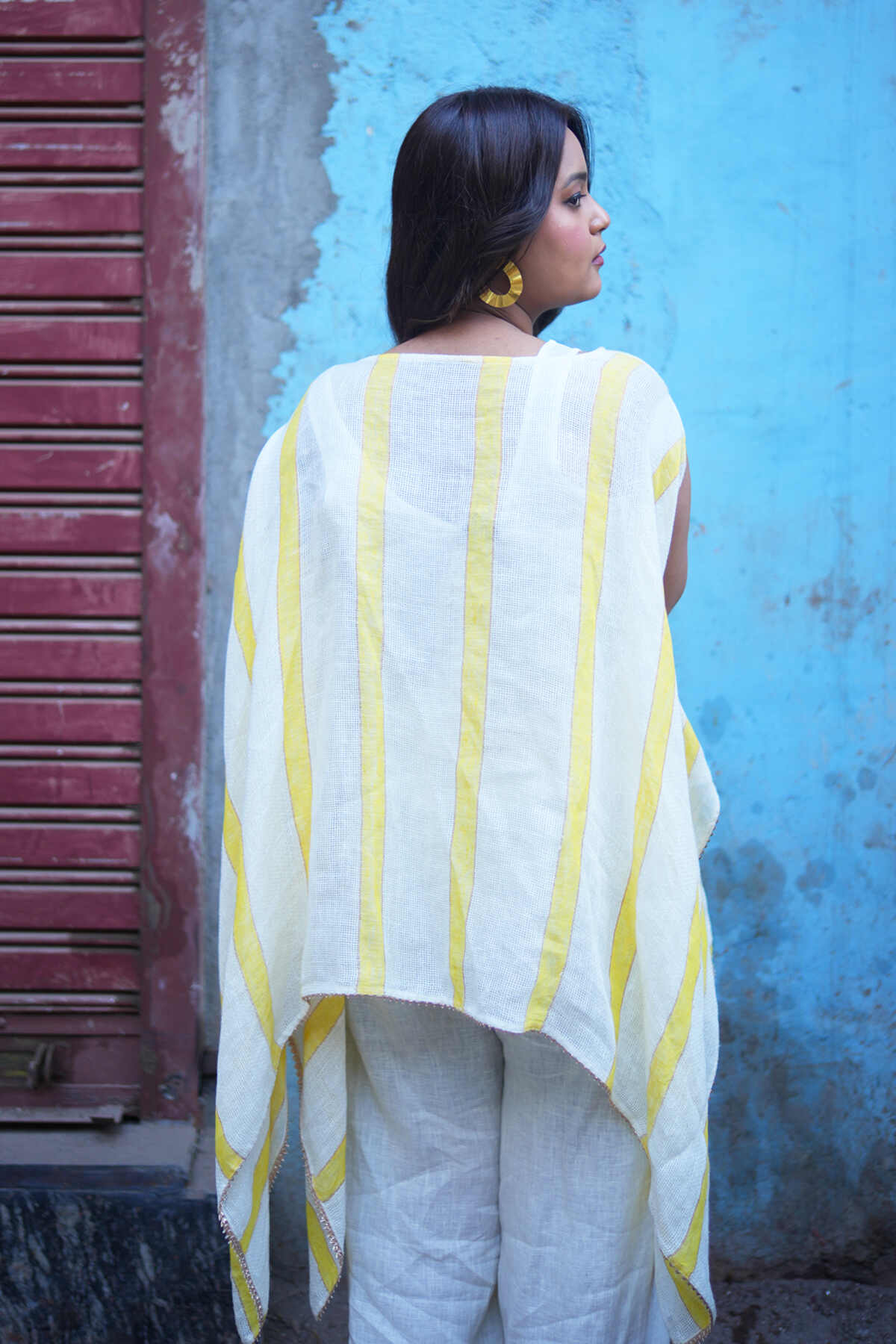 The Alize Cape - Yell With Us