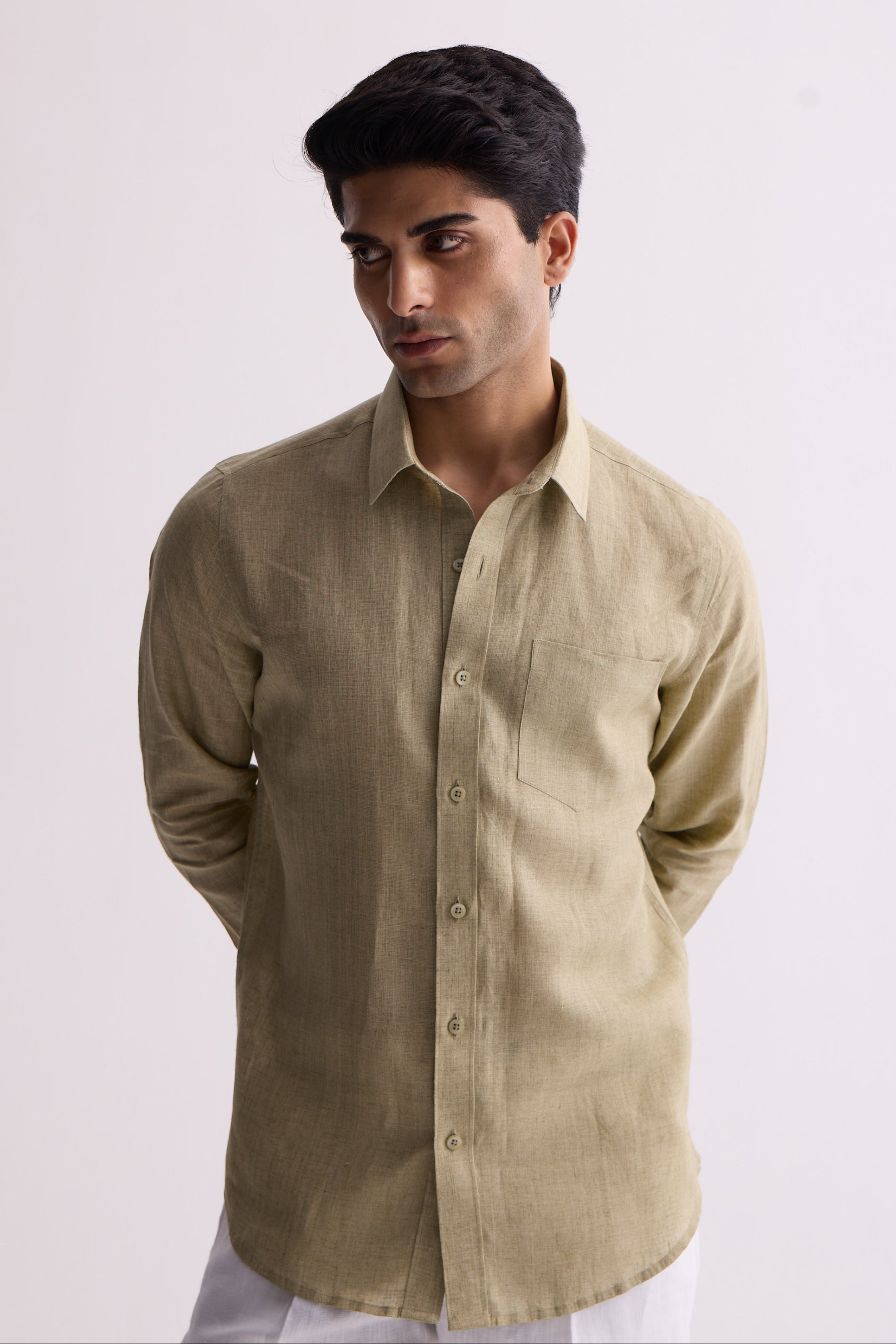 The Extended Collar Pista Linen Shirt