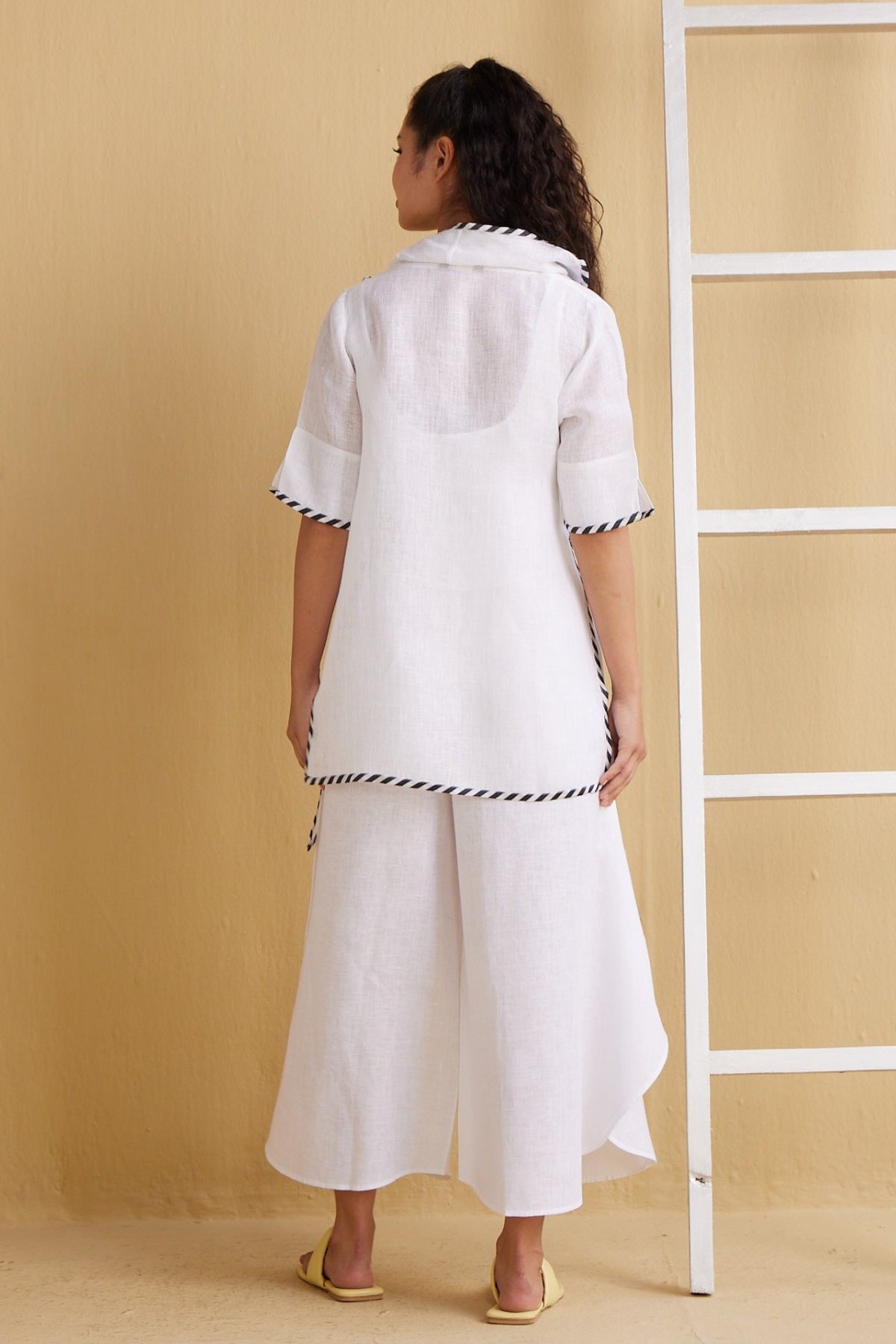 The Saachi Cape (Only Cape) - Yell With Us