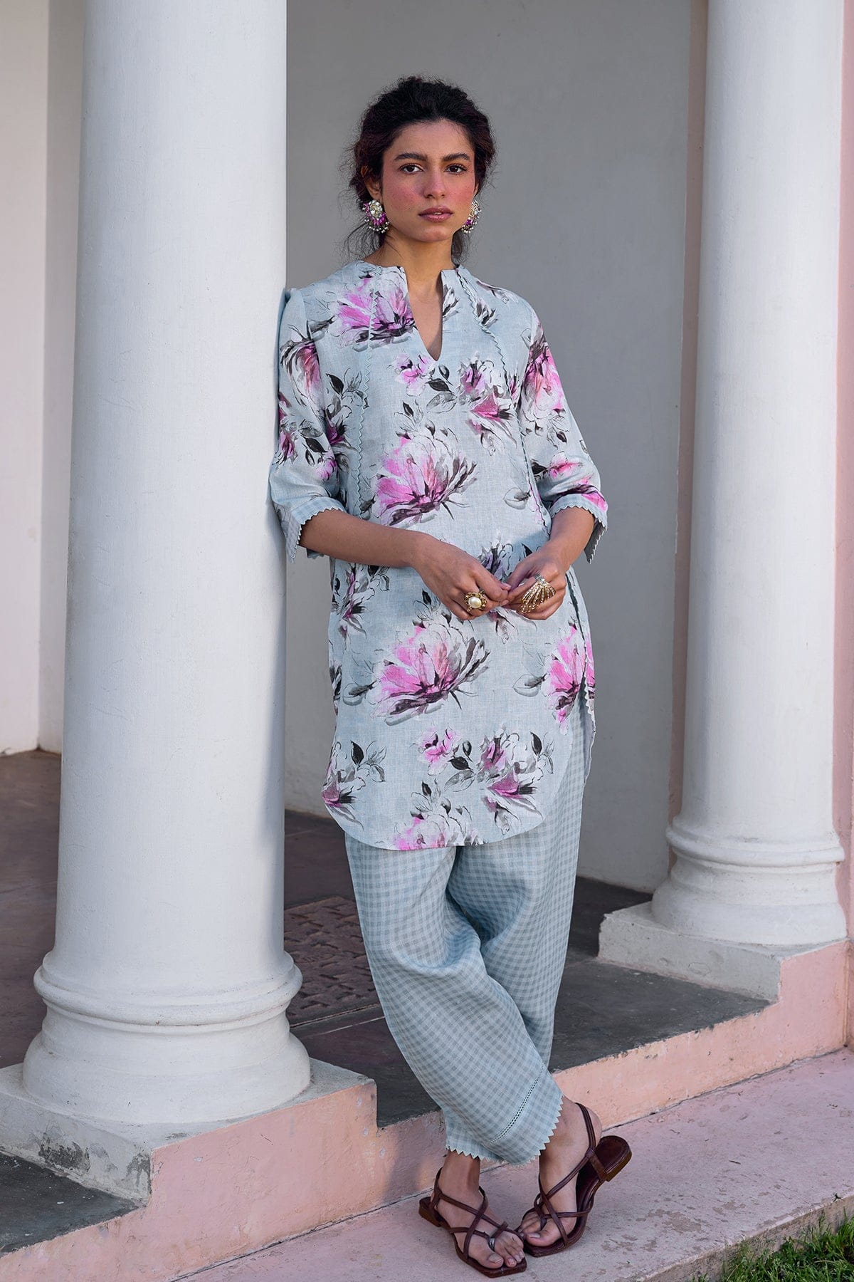 The Vida Aqua Solid Linen Kurti
