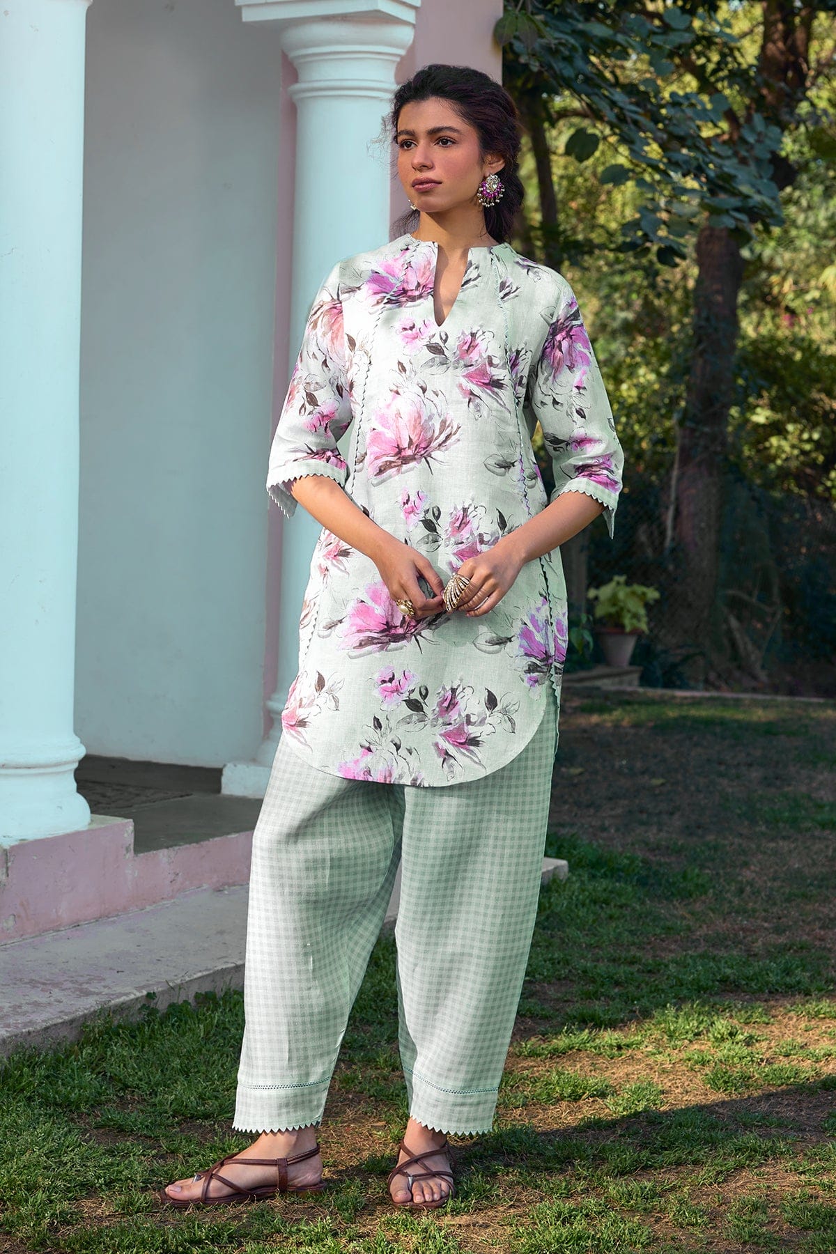 The Vida Aqua Solid Linen Kurti