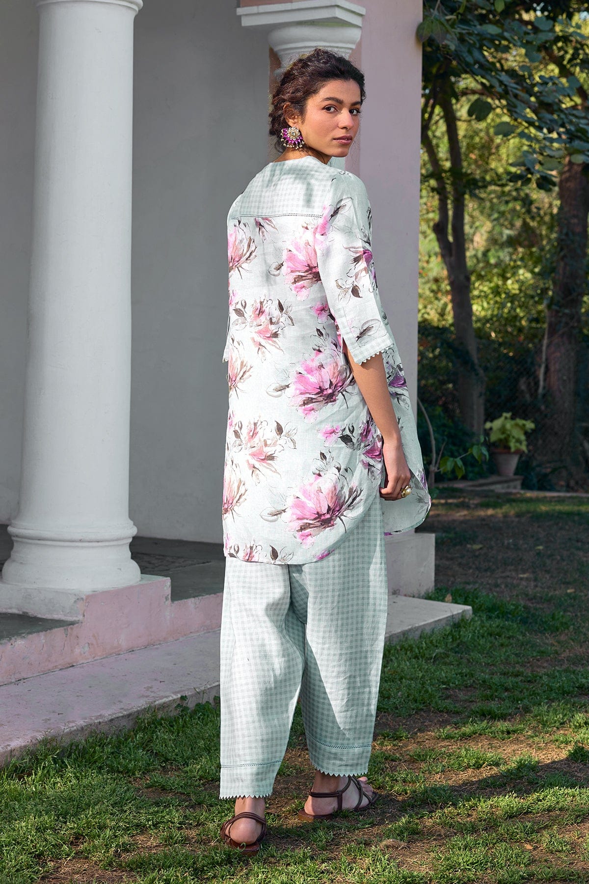 The Vida Aqua Solid Linen Kurti