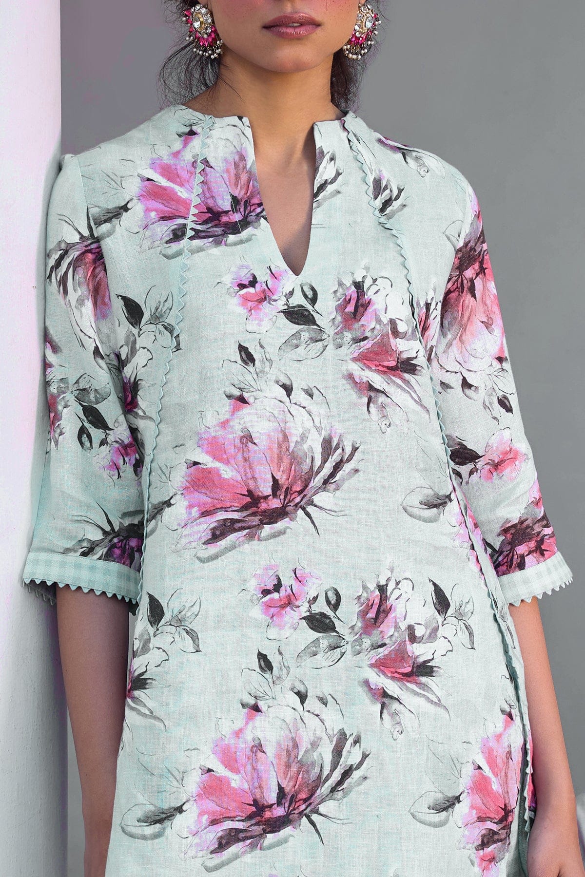The Vida Aqua Solid Linen Kurti