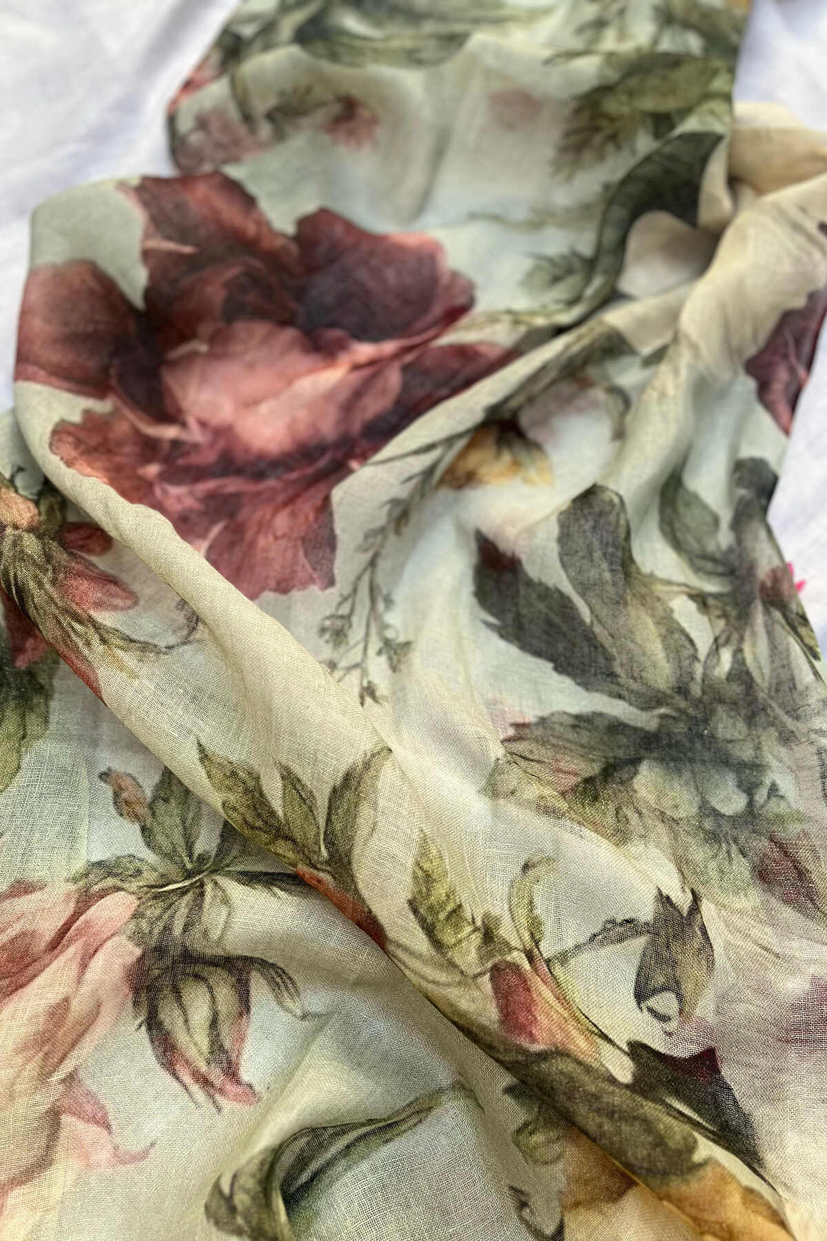 Jhoomti Fiza Floral Scarf