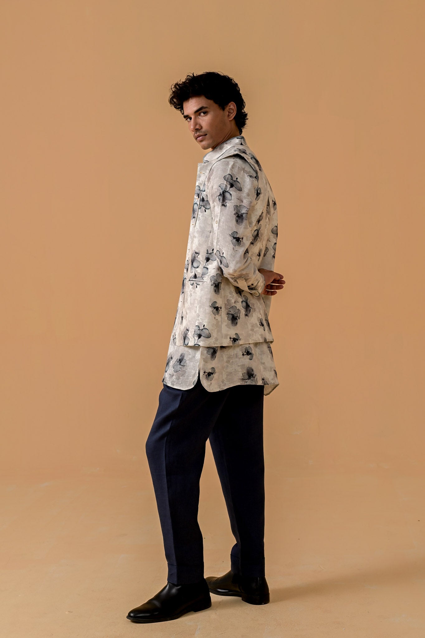 Dilwala Aura Waistcoat - Ash & Bloom