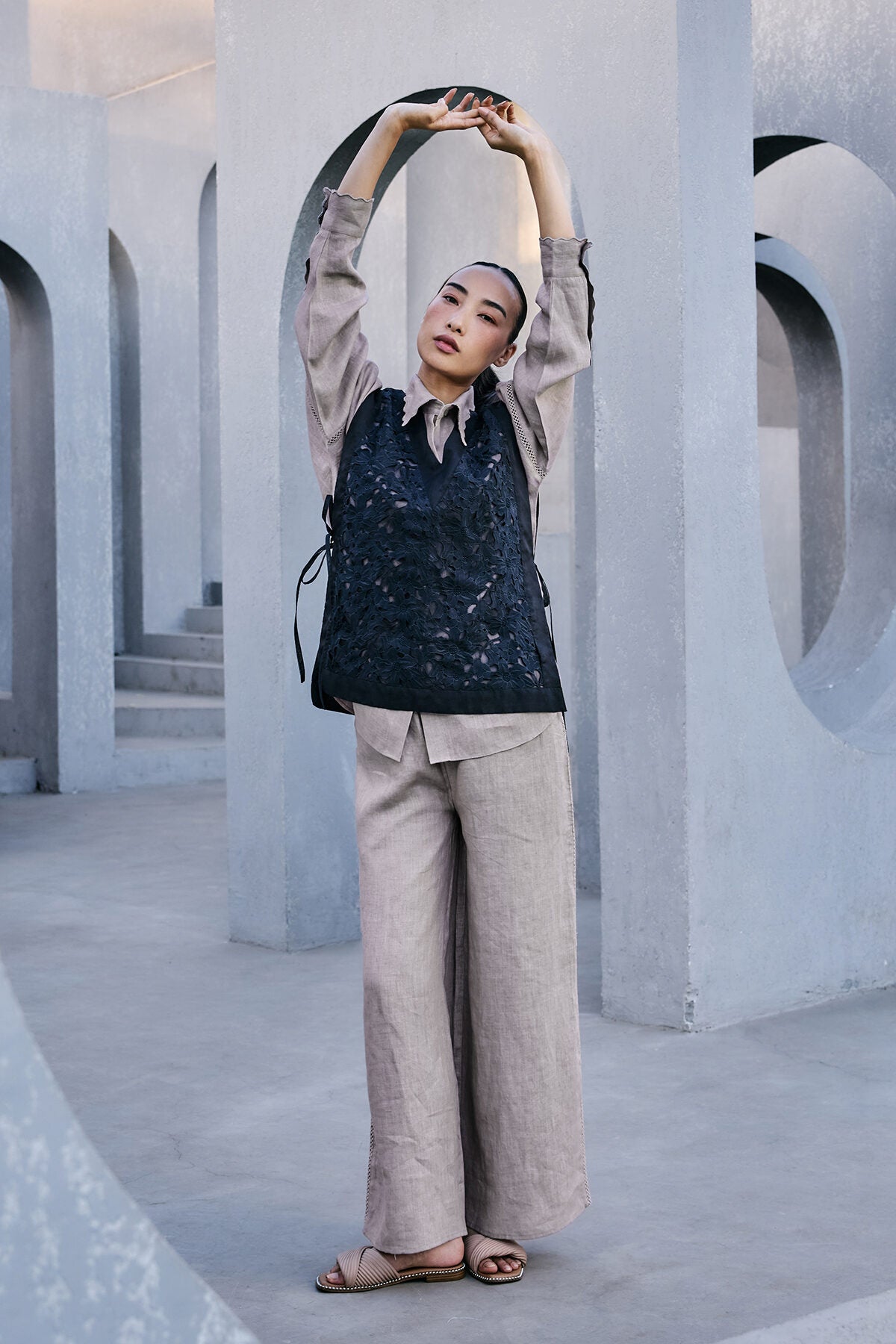 The Nazm Lace Bib - Black Pearl
