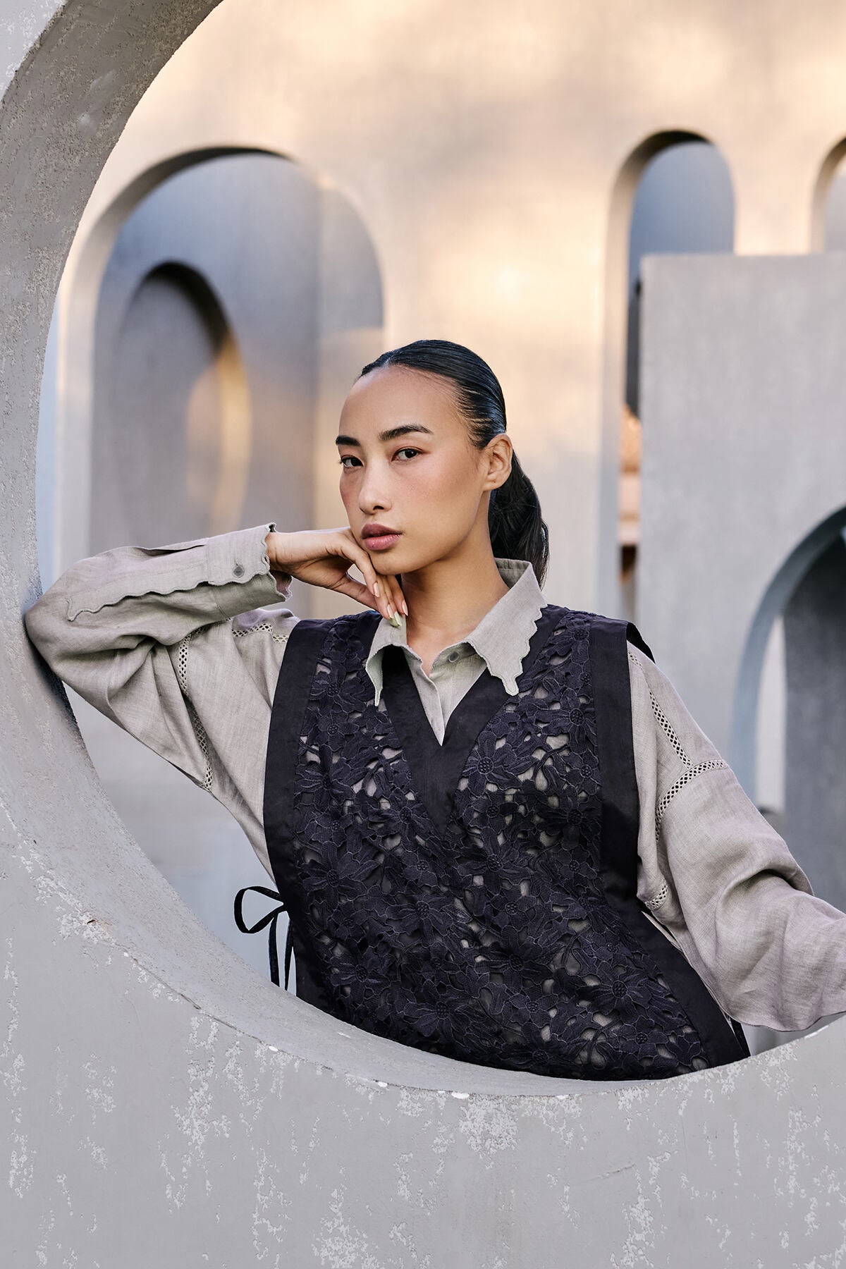 The Nazm Lace Bib - Black Pearl