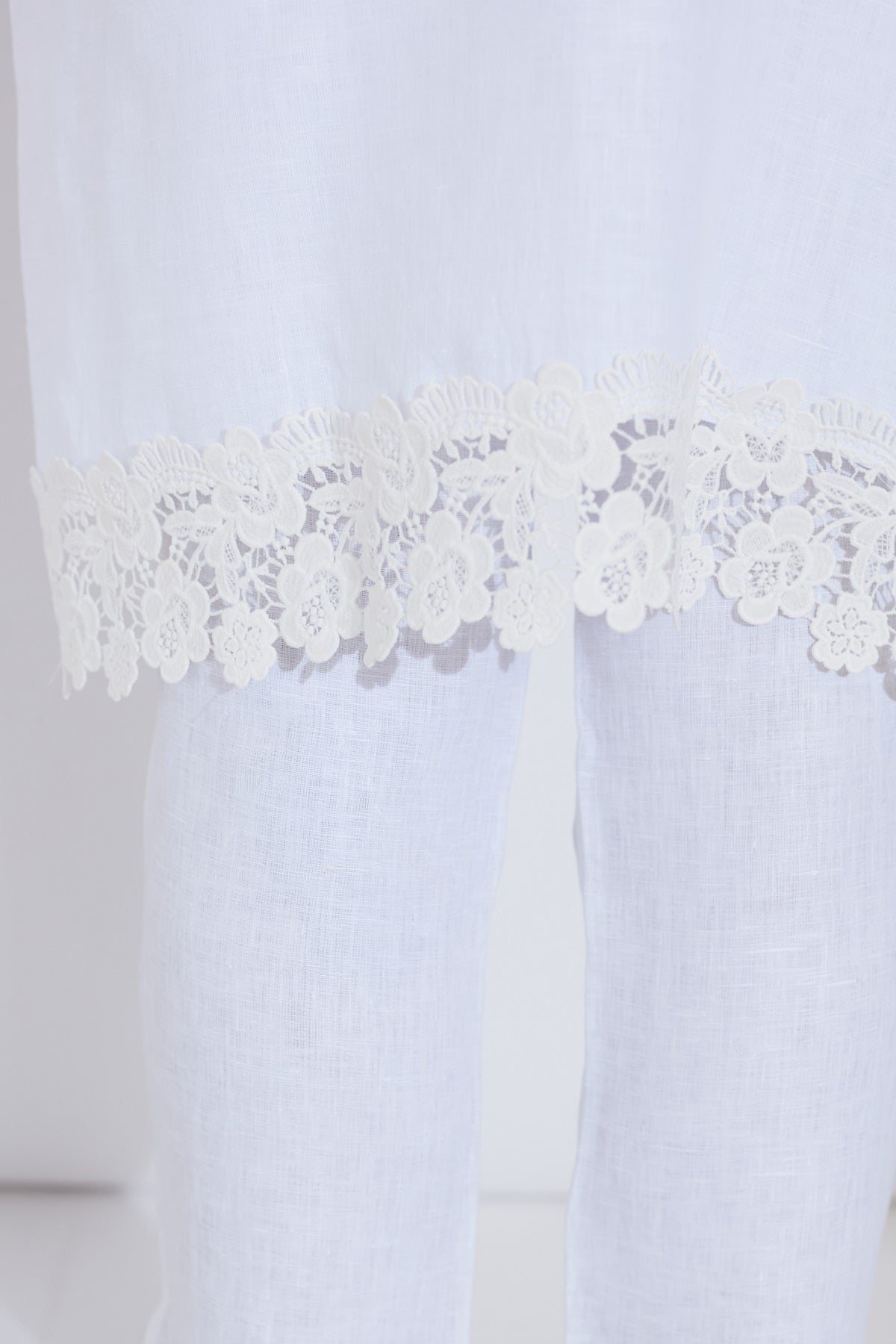 The Alora Kurta White - Yellwithus.com