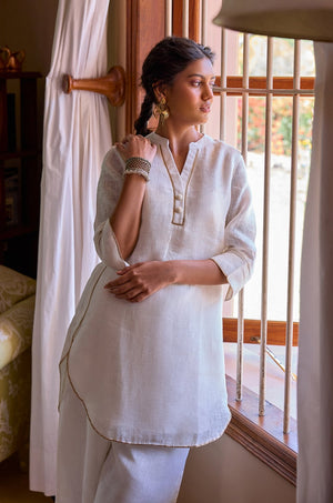 The Sabella Off White Gauze Linen Kurta