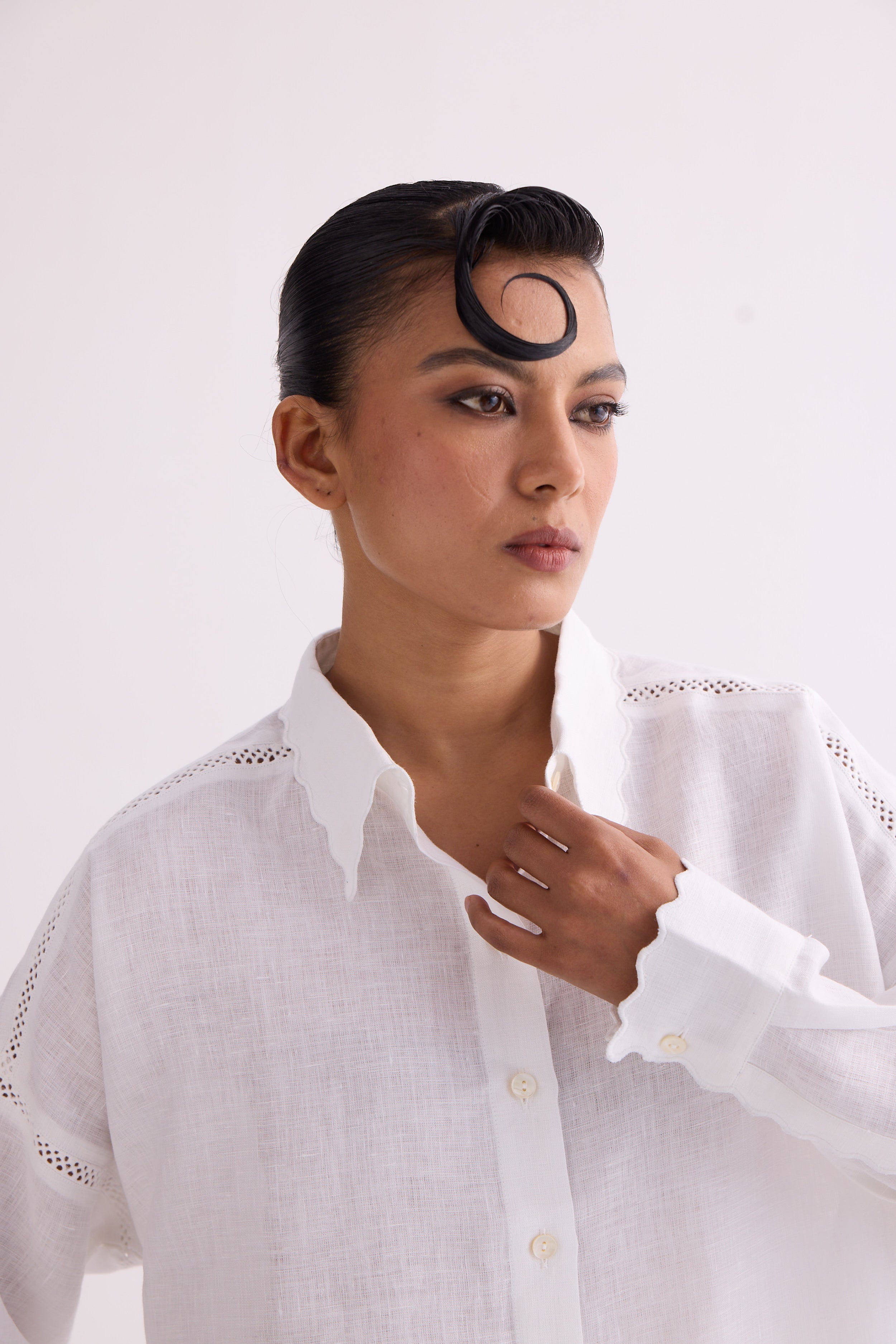 The Batooni White Linen Shirt