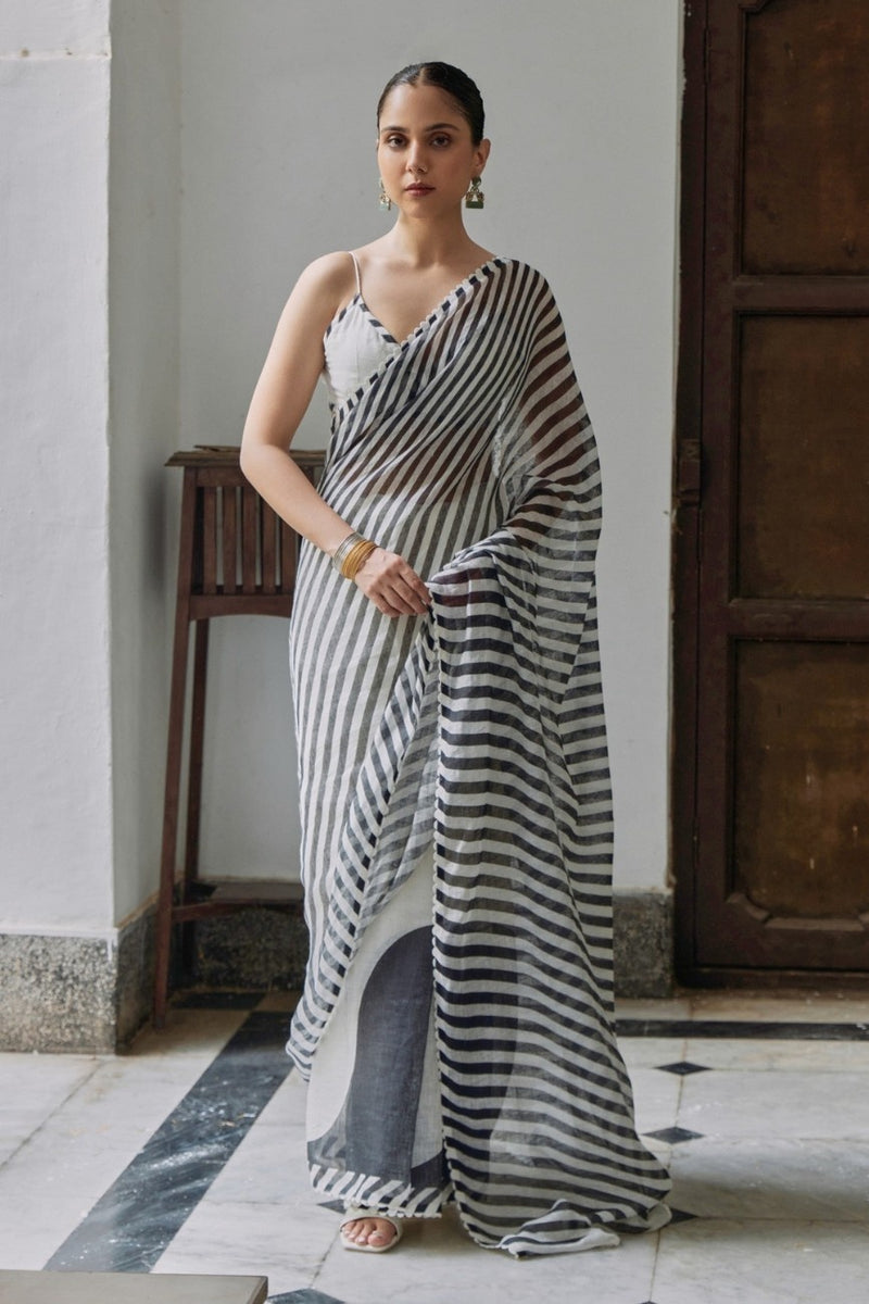 The Madelief Black & White Colour Block Linen Saree