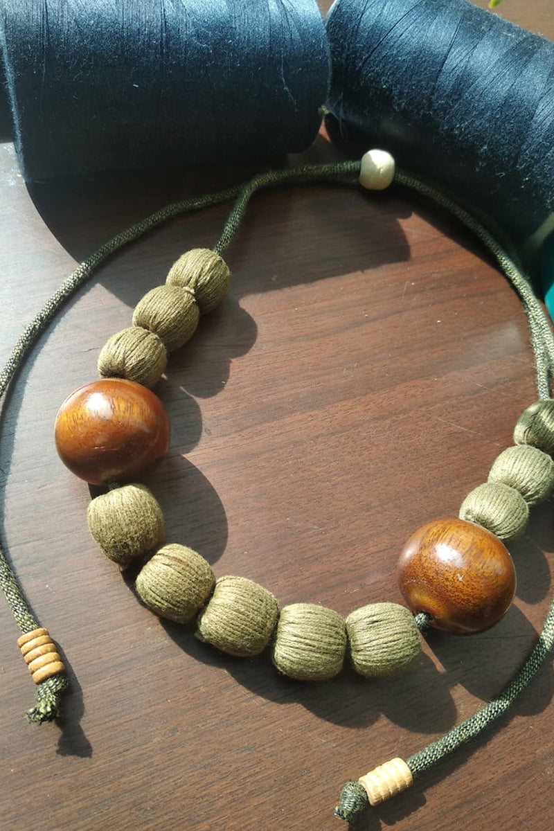 The Serenity Green Design Neckpiece For Women - Yellwithus.com