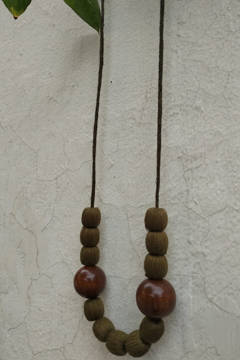 The Serenity Green Design Neckpiece For Women - Yellwithus.com