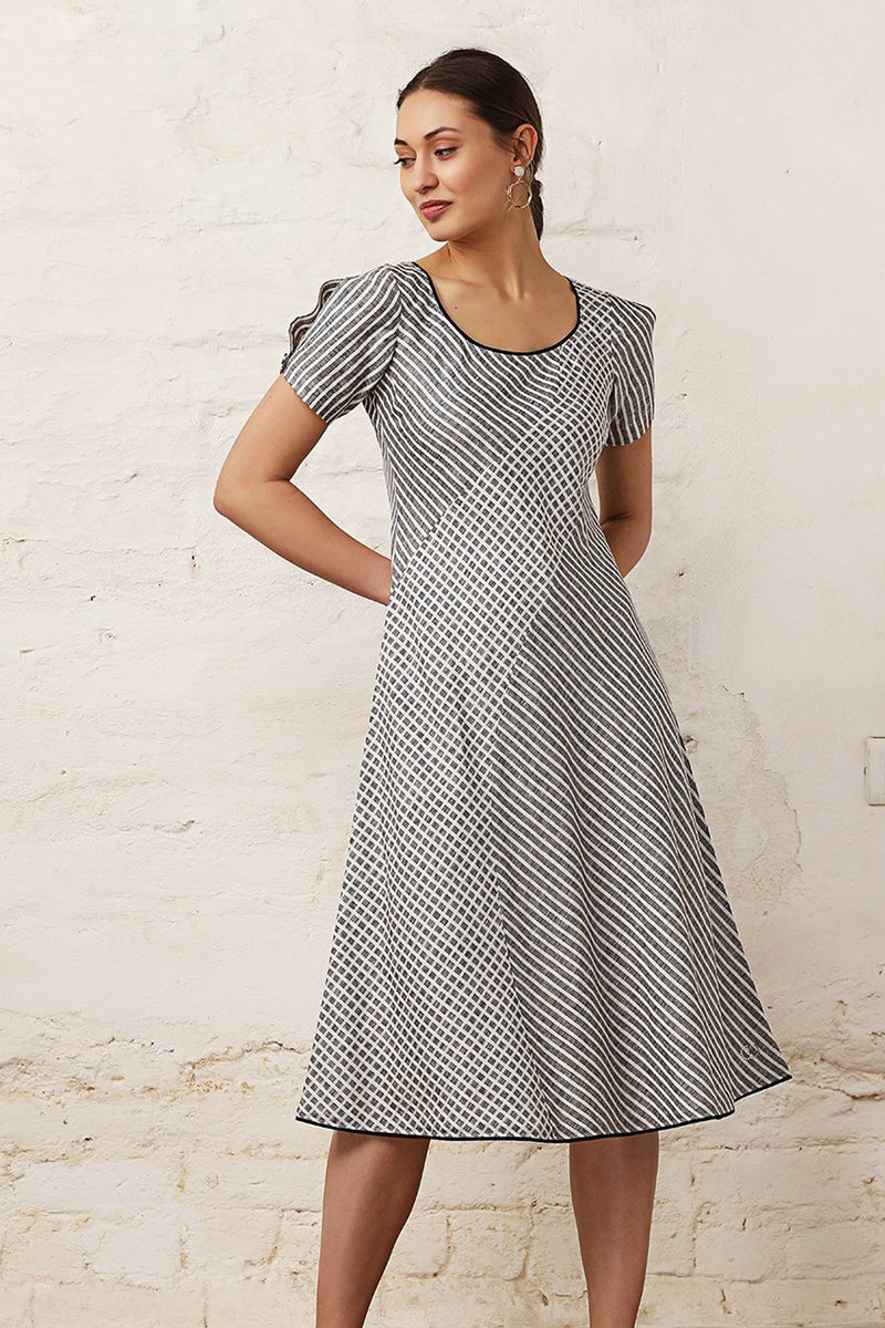 Foxy Flair Dress-Yellwithus.com