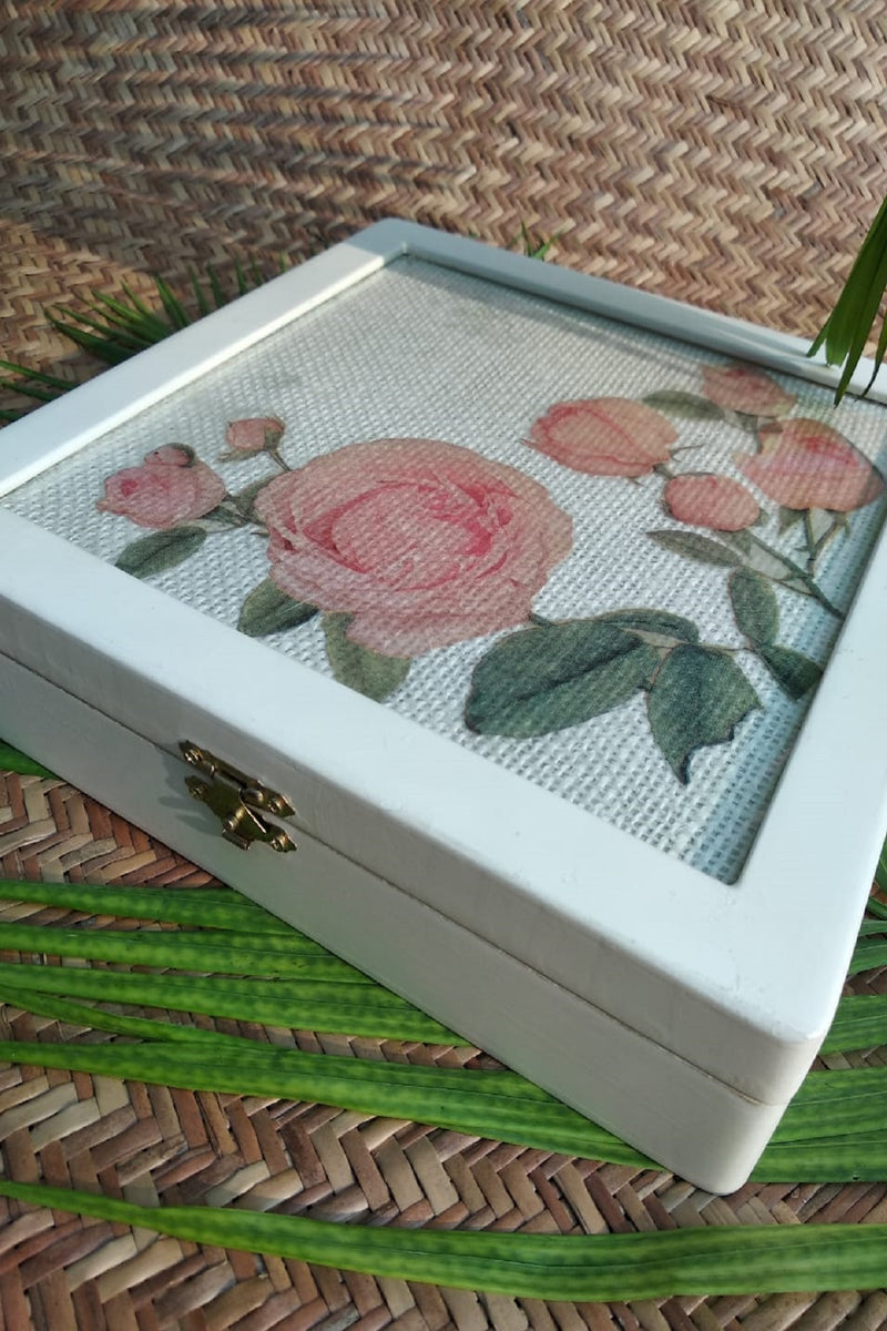The Pandora's Box-Yellwithus.com